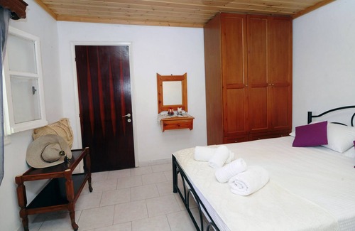 Antipernoi Cottage | Traditional Cottage on the hillside of Antiperni