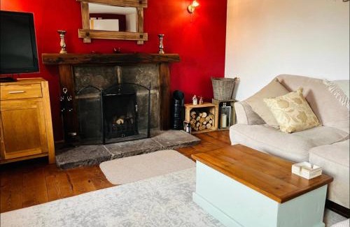 Stanton Drew House | Traditional Country Cottage