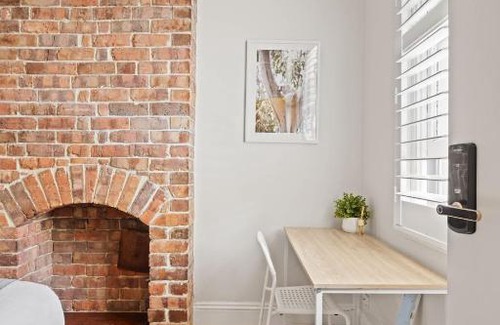 Glebe House | Traditional Double Room in Glebe - Nearby USYD - Shared Bathroom