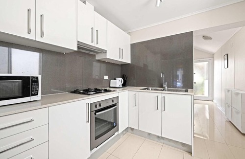 Glebe House | Traditional Double Room in Glebe - Nearby USYD - Shared Bathroom