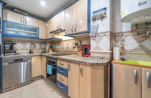 El Palo Ski Chalet | Traditional El Palo Home with Rooftop Terrace - TakeCareMalaga