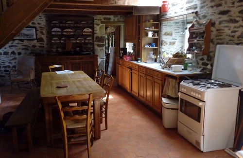 Le Conquet House | Traditional farmhouse with large garden. Porsliogan beach 500m away on foot.