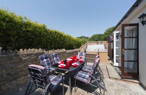 Swanage Other | Traditional Farmhouse With Private Hot-tub