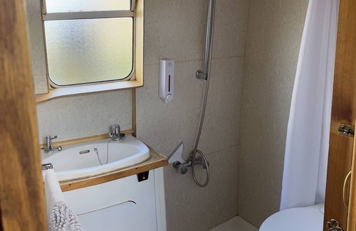 Lechlade Boat Rental | Traditional Narrowboat with river view - close to The Cotswolds