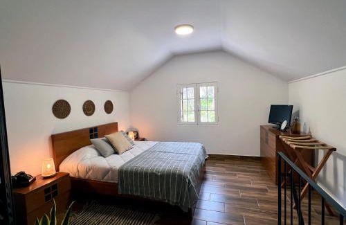 Curral das Freiras House | Traditional House