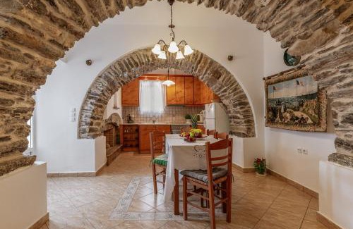 Koronos House | Traditional House in Koronos