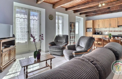 Bonnemain House | Traditional house on enclosed grounds 10 km from Combourg