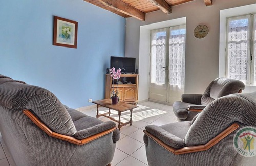 Bonnemain House | Traditional house on enclosed grounds 10 km from Combourg