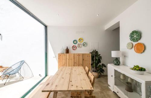 Portimao City Centre Villa | Traditional house: private pool and sunny terrace