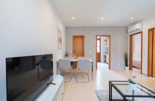 Ramalde House | Traditional House with Terrace by HostWise