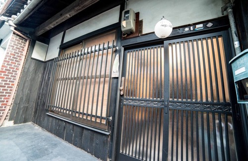Higashikujo Kitakarasumacho House | Traditional Kyomachiya Waan NAGOMIAN 5 minute/Kyoto Kyōto
