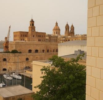 Cospicua House | Traditional Maltese Family Townhouse - Cospicua