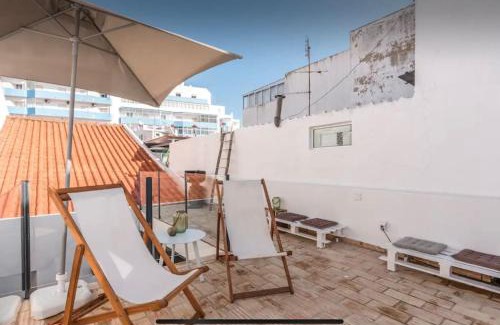 Portimao City Centre House | Traditional townhouse with private patio and pool