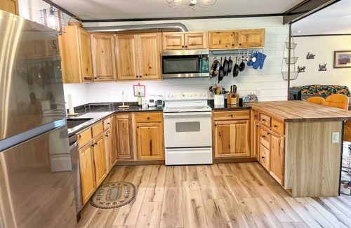 Moretown House | Traditional Vermont Ski Chalet Central to Mad River Valley and Stowe