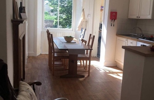 Bruntsfield Apartment | Traditional Victorian Edinburgh Flat Central Location, Bright and Airy