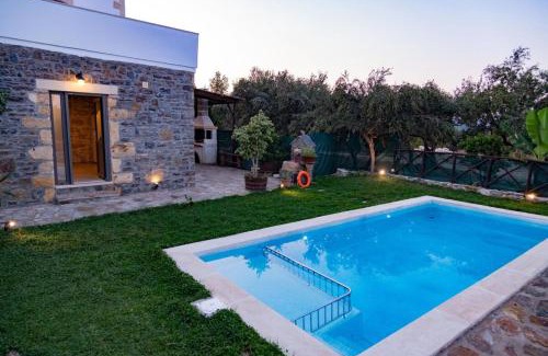 Pemonia Villa | Traditional Villa in fres