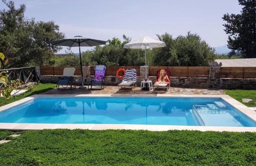 Pemonia Villa | Traditional Villa in fres