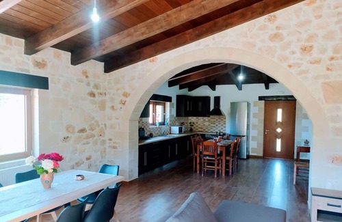 Pemonia Villa | Traditional Villa in Pemonia