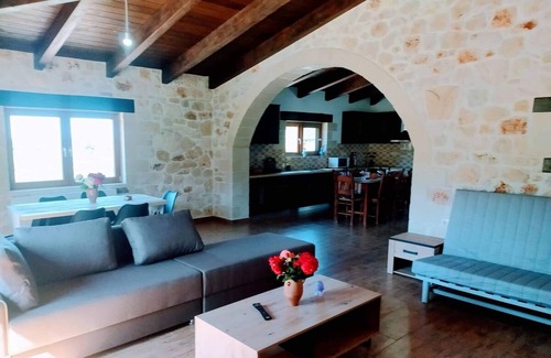 Pemonia Villa | Traditional Villa in Pemonia