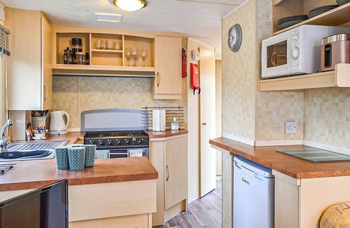 Dolgellau House | Traditional yet comfortable caravan with one double and one twin.