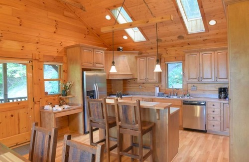 Waynesville Cabin | Trail Ridge View, gorgeous log home with Central Heat/AC, cable HD TV, WiFi, gas fireplace
