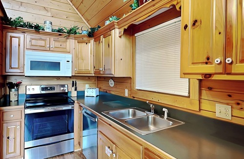 Black Bear Falls Cabin | Trail's End