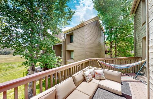 Elkhorn Village Apartment | Trail & Tee Retreat