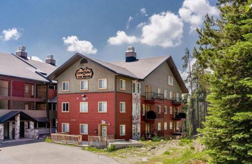 Big White Ski Resort Apartment | Trailblazers Retreat 3 Bed with Family Games Room