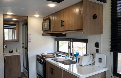 Ramona House | Trailer Paradise with AC and WiFi in adorable Ramona