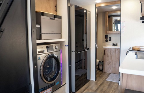 Ramona House | Trailer Paradise with AC and WiFi in adorable Ramona