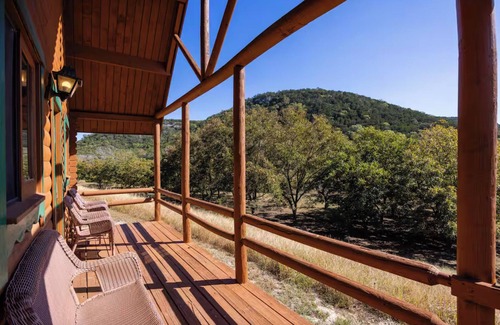 Medina Cabin | Trails End Cabin: Texas Hill Country Resort + Pool