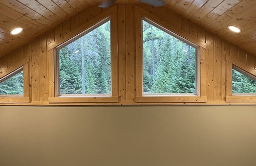 Pittsburg House | Trailside at Middle Pond
