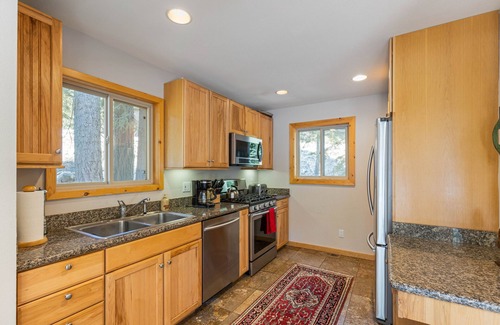 Alpine Meadows House | Trailside in Alpine by Tahoe Getaways - Pet-Friendly 6BR w/Hot Tub & Shuttle