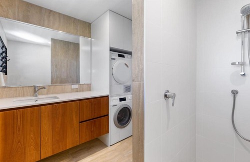 Point Lookout Apartment | Tramican Street House