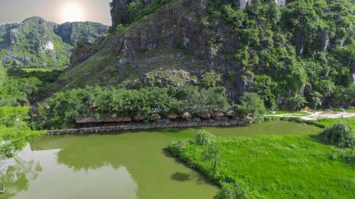 Hoa Lu Cabin | Trang An River Sunshine
