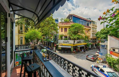 Hang Buom Hotel | TrangTrang Classy Hotel