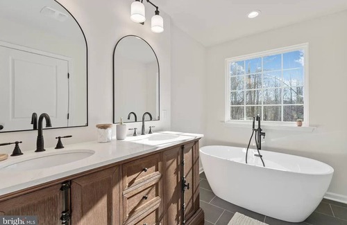 Dovey Luck House | Tranquil Escape Near Lake Anna