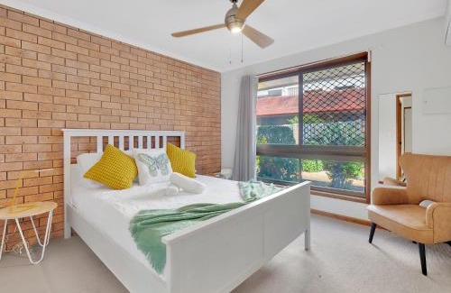 Redcliffe House | Tranquil 2-Bed Townhouse Close to Redcliffe Beach