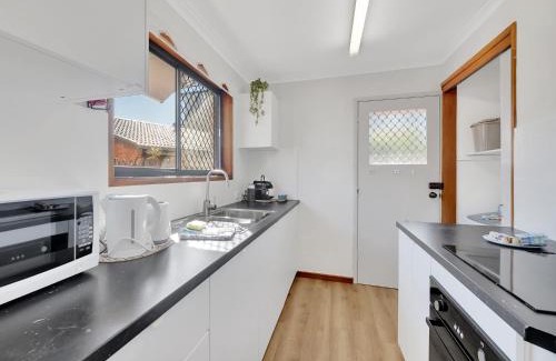 Redcliffe House | Tranquil 2-Bed Townhouse Close to Redcliffe Beach