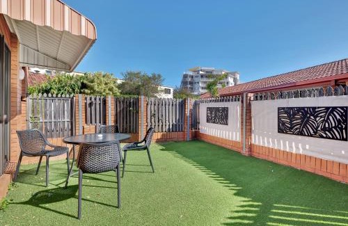 Redcliffe House | Tranquil 2-Bed Townhouse Close to Redcliffe Beach