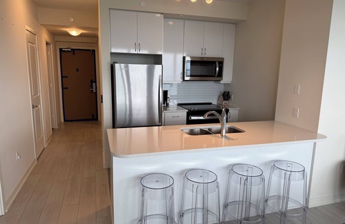 Humber Bay Condo | Tranquil 2-bedroom condo with AC in vibrant Toronto