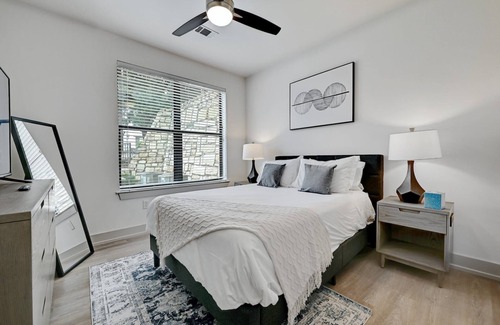 West Oak Hill Apartment | Tranquil 2BR/2BA Hill Country Retreat near Downtown Austin