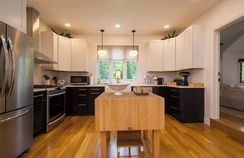 Hendersonville House | Tranquil 2BR Escape w/Zen Garden | Waterfall View