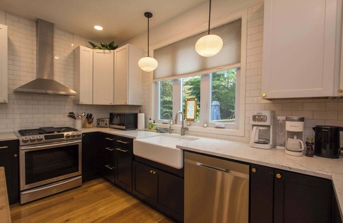 Hendersonville House | Tranquil 2BR Escape w/Zen Garden | Waterfall View