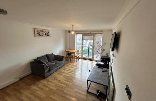 West Thornton Apartment | Tranquil 2BR in Croydon Thornton