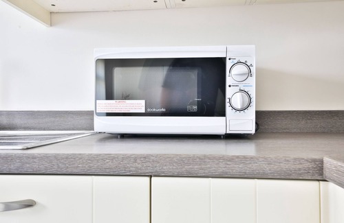 Canton Apartment | Tranquil 3-bed Home in Cardiff