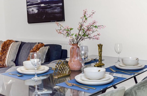 Canonbury Apartment | Tranquil 3 BR Escape For Families or Groups
