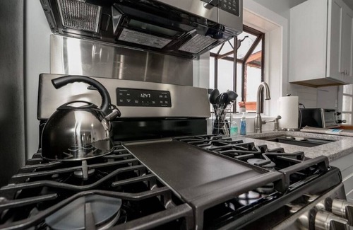 Brunswick House | Tranquil 3-BR home w/yard and Picnic Table