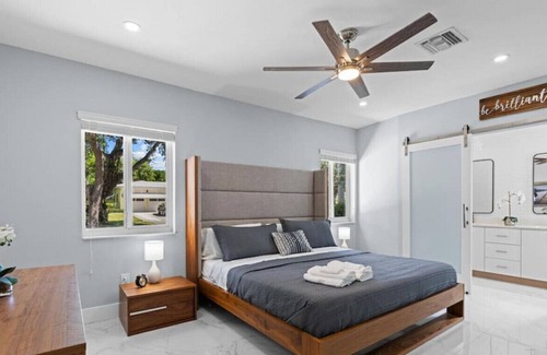 El Portal House | Tranquil 3 BR Oasis in El Portal with Pool and BBQ