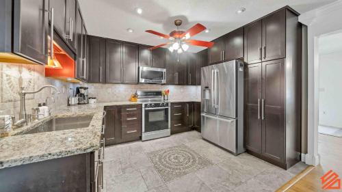 Lake Lorraine Apartment | Tranquil 3BR Family Home in Shalimar Near Water
